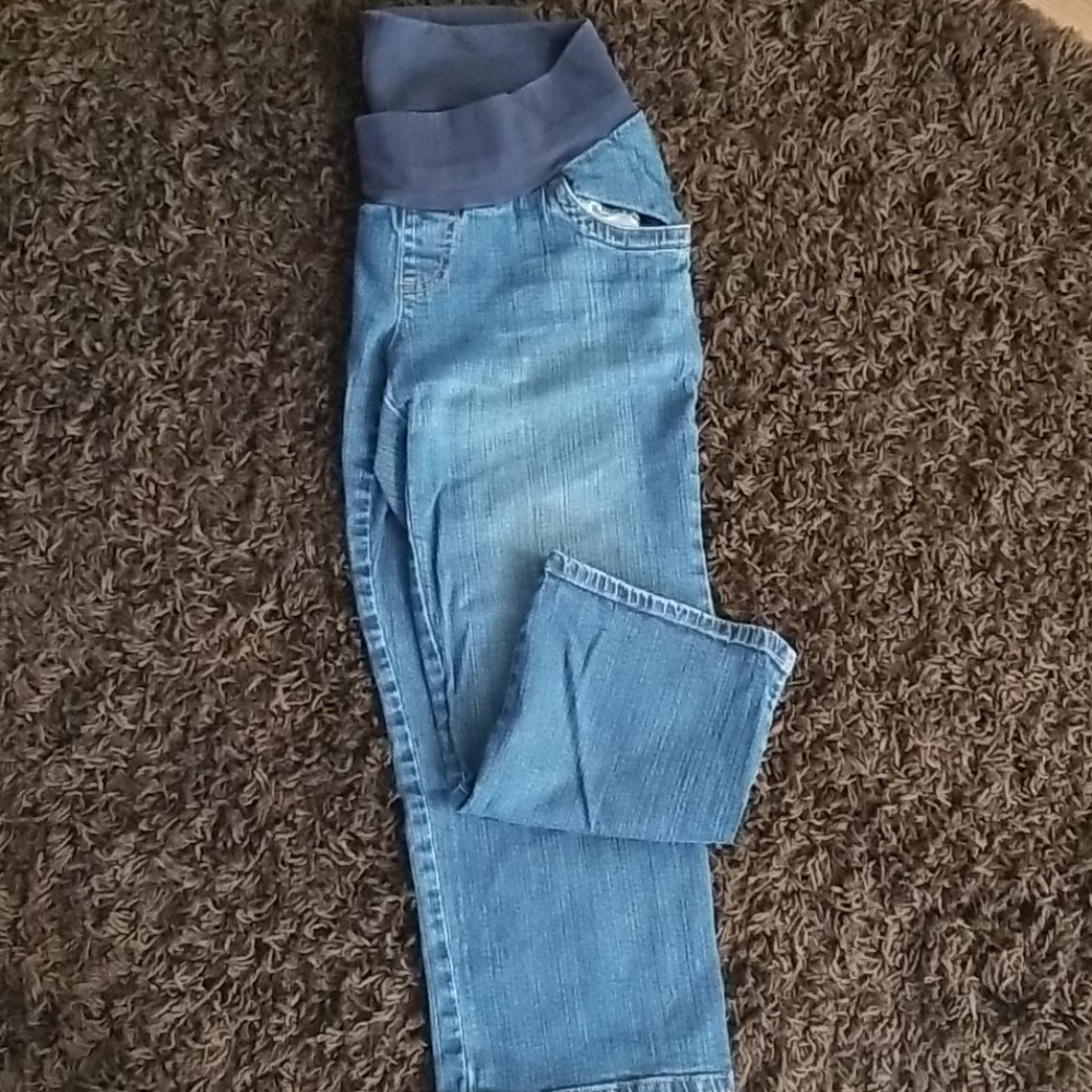 Maternity capris